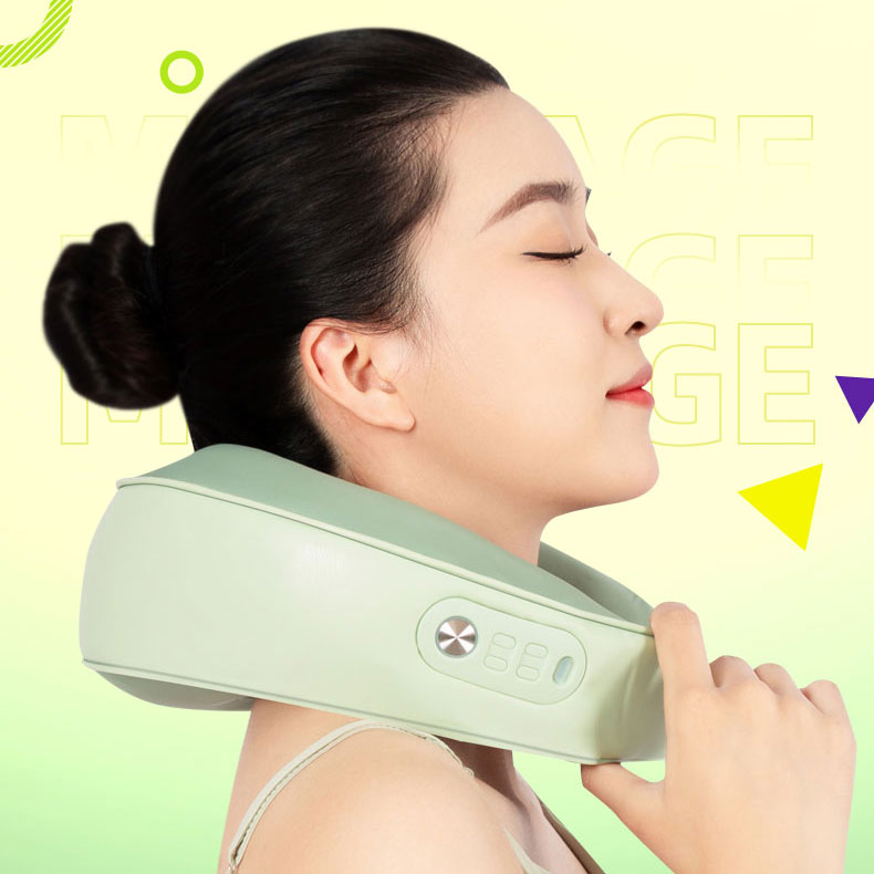 これがU字型の枕を使用する正しい方法であることがわかります！